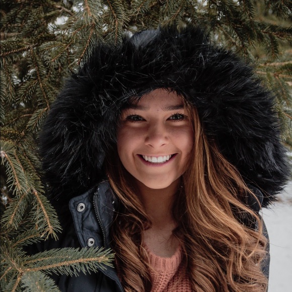 Meet your Posher, Kendall - Picture 1 of 1